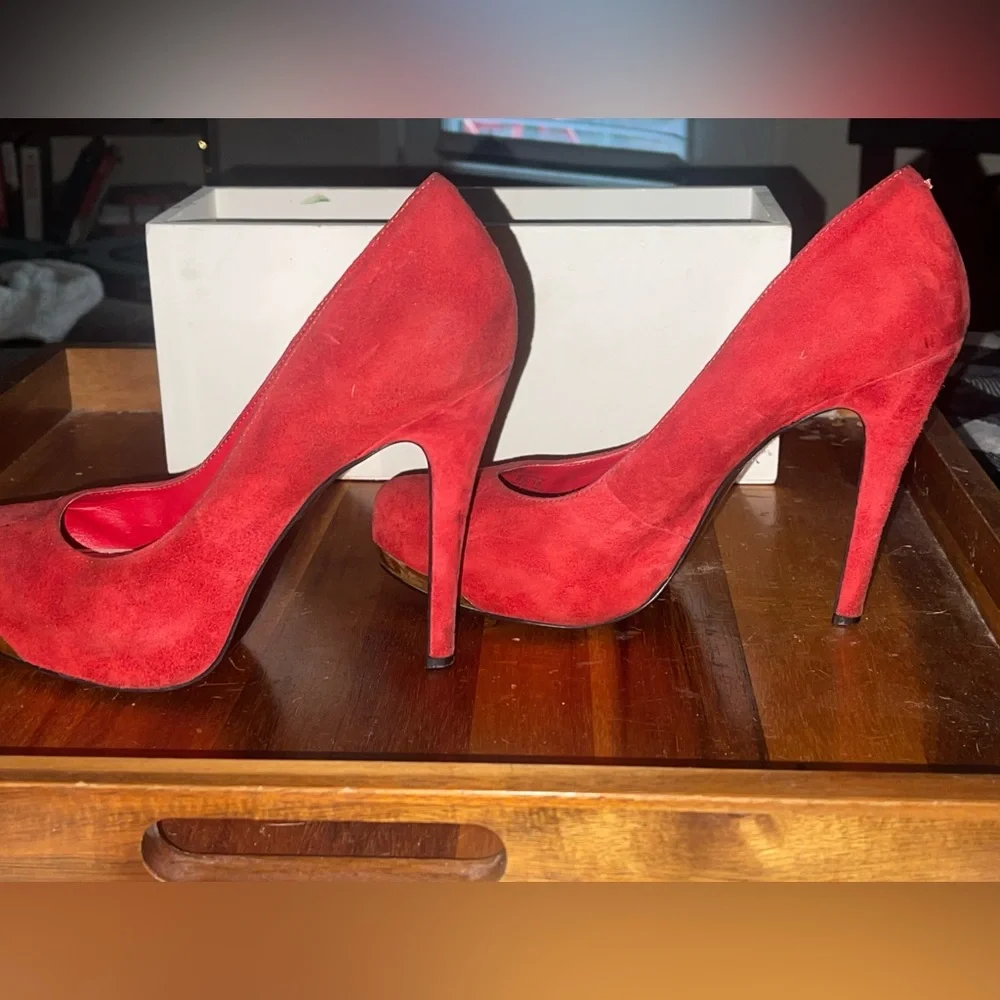 Red high heels - Picture 2 of 5